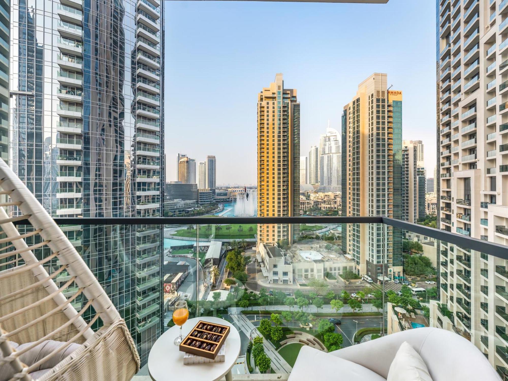 Exquisite 2 Bedroom Apartment I Burj Khalifa & Fountain Views I Free Gym, Pool, Parking, Wi-Fi And Ps5 I By Skyline Serenity ดูไบ ภายนอก รูปภาพ