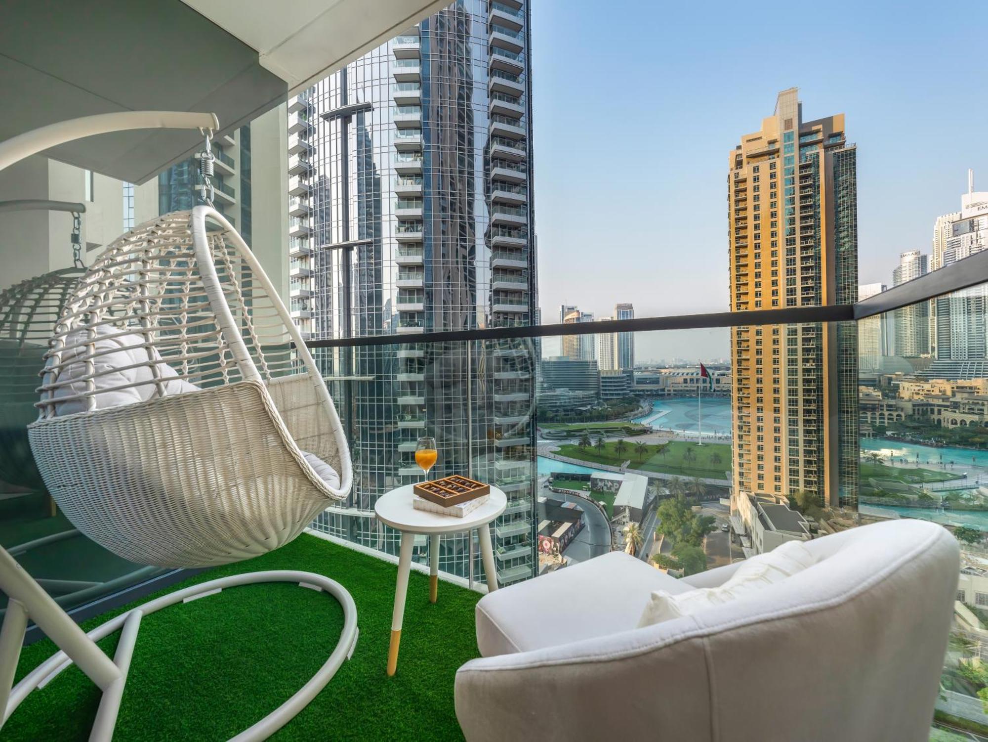 Exquisite 2 Bedroom Apartment I Burj Khalifa & Fountain Views I Free Gym, Pool, Parking, Wi-Fi And Ps5 I By Skyline Serenity ดูไบ ภายนอก รูปภาพ