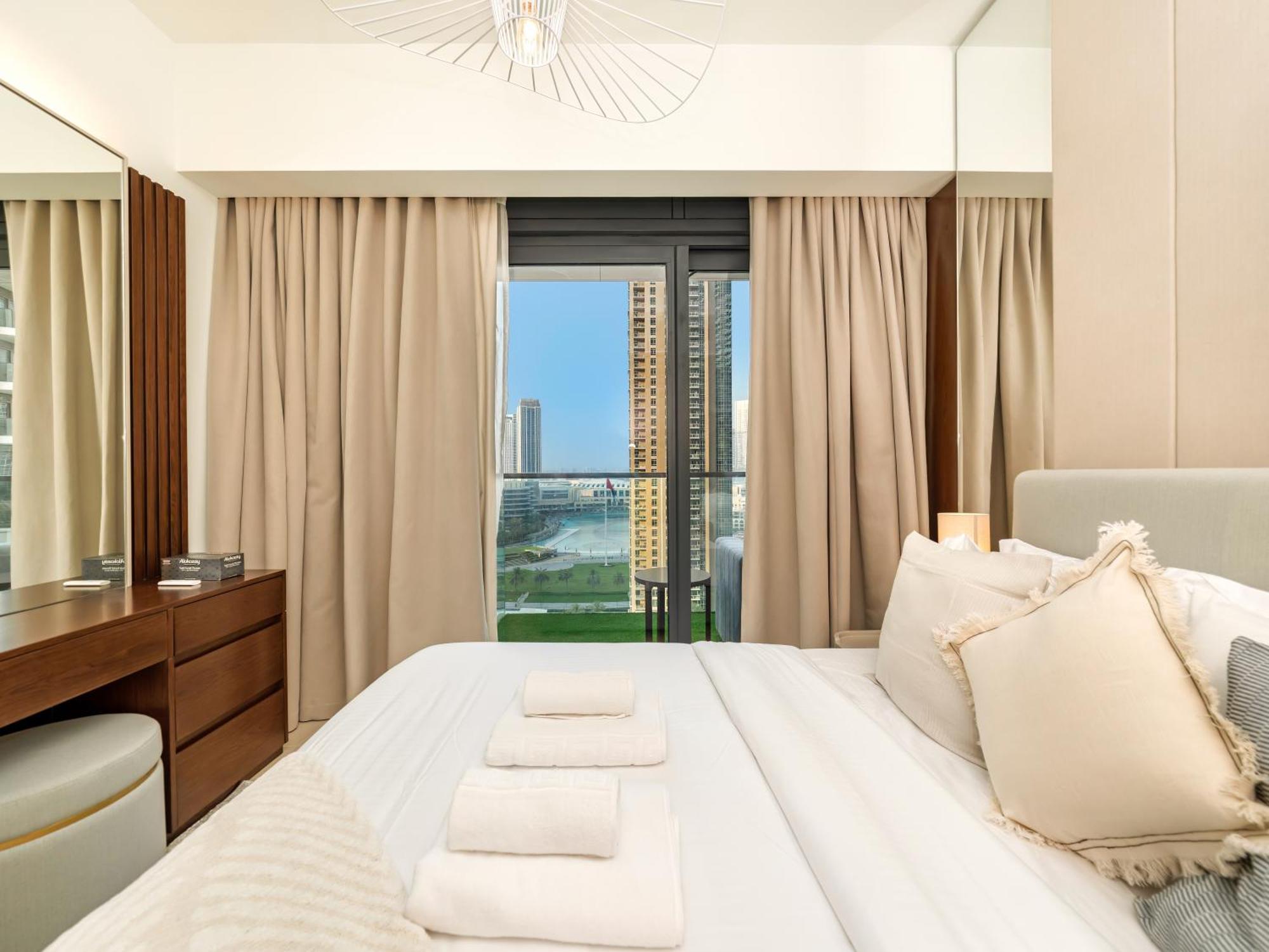 Exquisite 2 Bedroom Apartment I Burj Khalifa & Fountain Views I Free Gym, Pool, Parking, Wi-Fi And Ps5 I By Skyline Serenity ดูไบ ภายนอก รูปภาพ